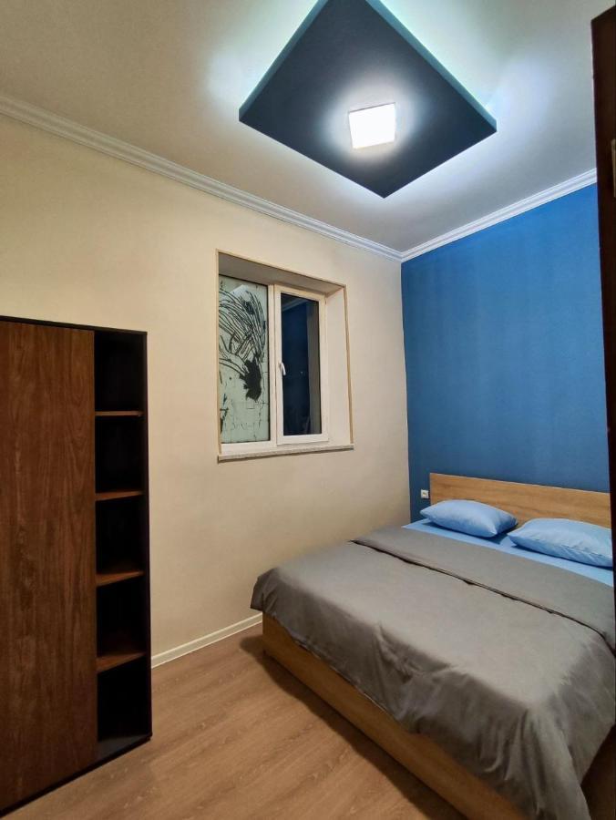 Guest House In The Small Center Yerevan Bagian luar foto
